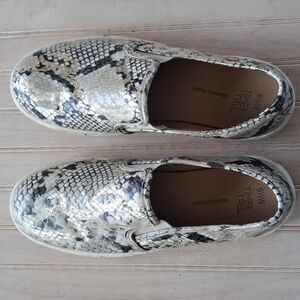 Time and Tru Girl Animal Print Gold Shiny Slip On Sneakers